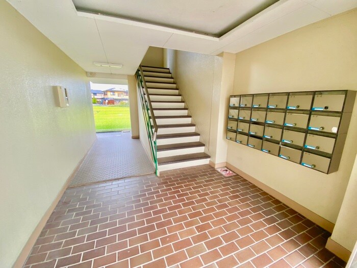 物件外観写真6　(エントランス部分)