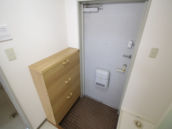 物件内観写真15　(玄関)