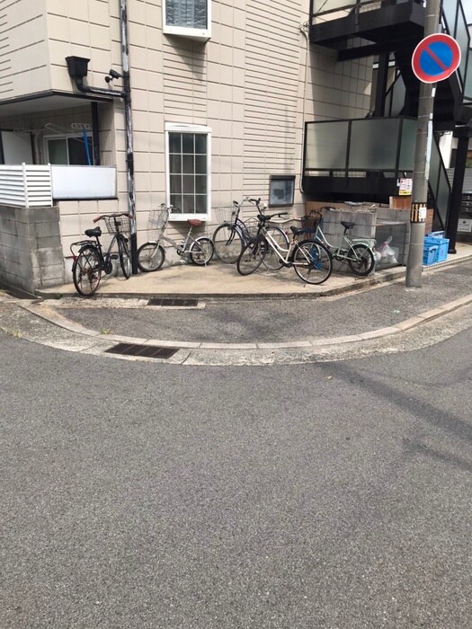 物件外観写真4　(駐輪場)