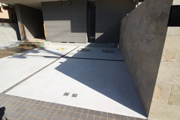 物件外観写真4　(駐車場)