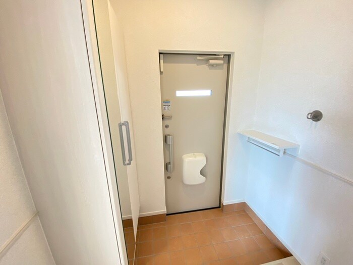 物件内観写真15　(玄関)