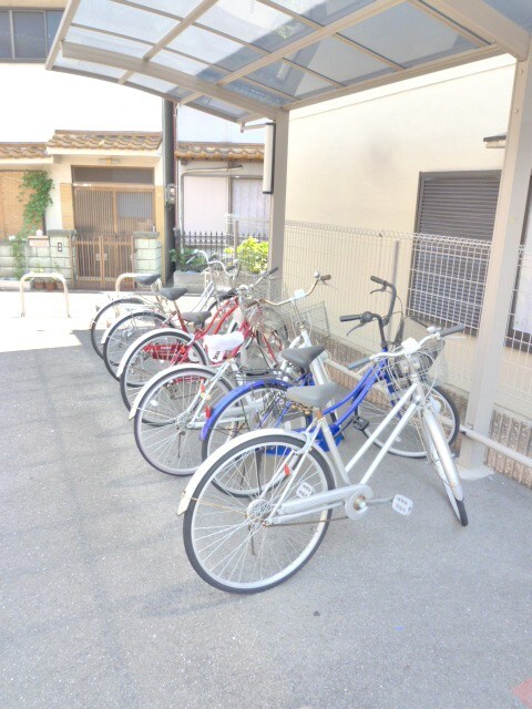 物件外観写真2　(駐輪場)