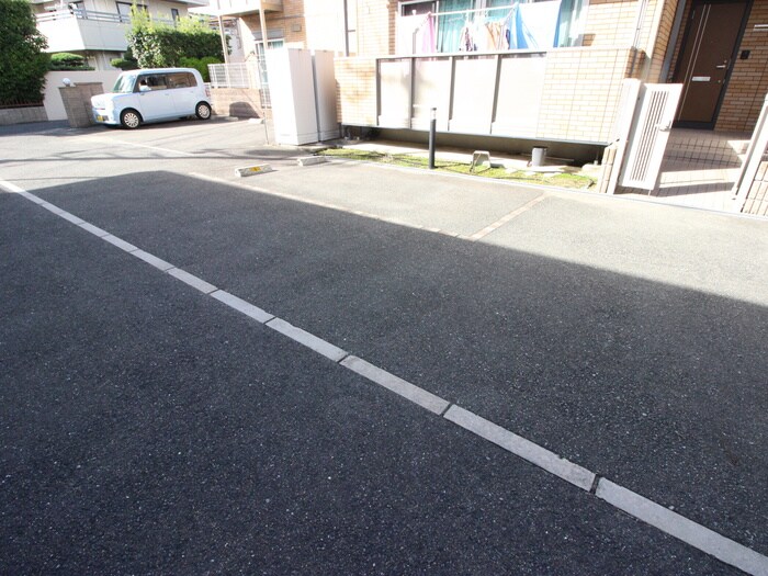 物件外観写真5　(駐車場)