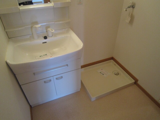 物件内観写真14　(洗濯機置場)