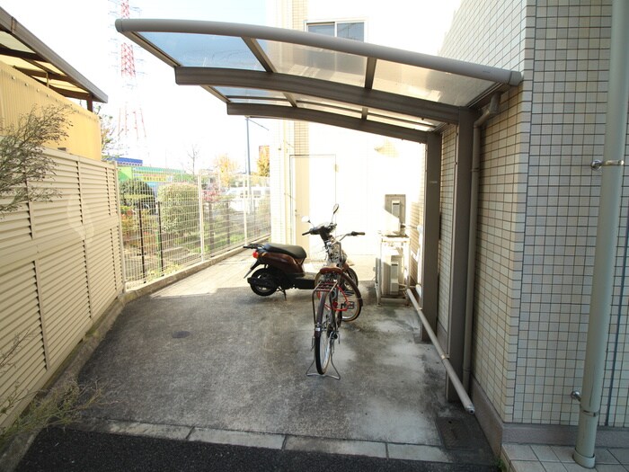 物件外観写真3　(駐輪場)