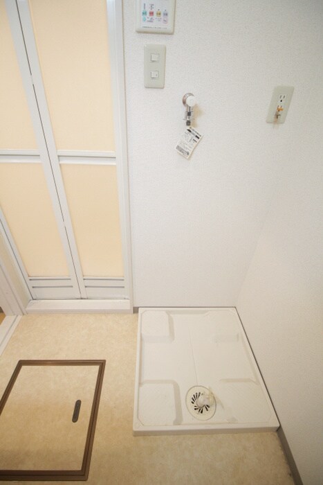 物件内観写真13　(洗濯機置場)