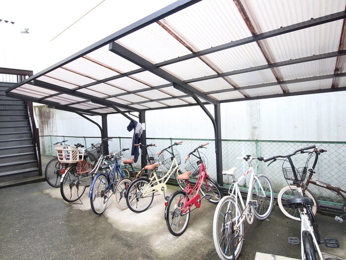 物件外観写真5　(駐輪場)
