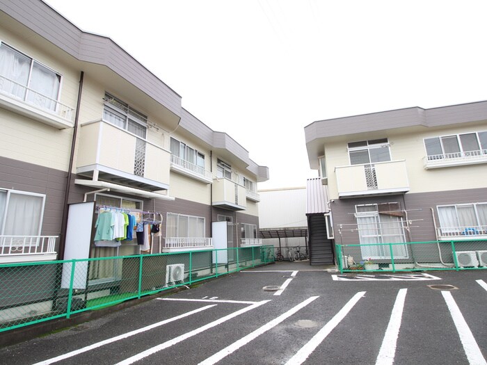 物件外観写真6　(駐車場)