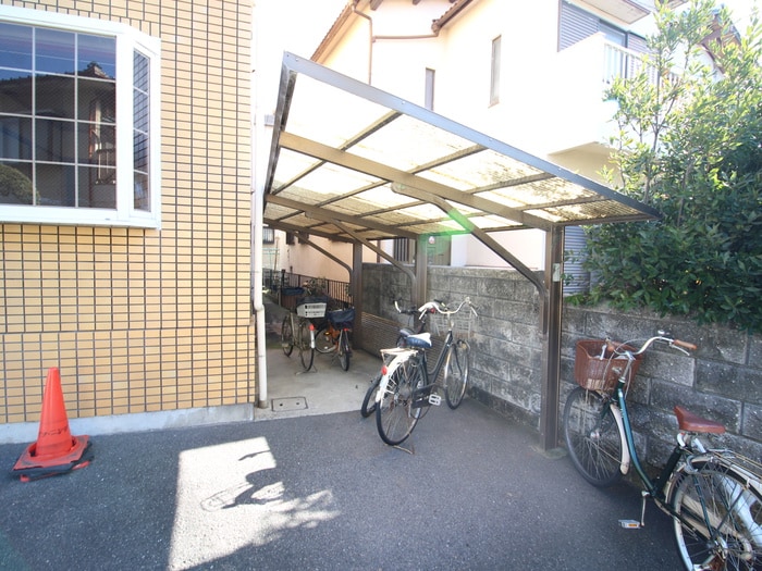 物件外観写真3　(駐輪場)