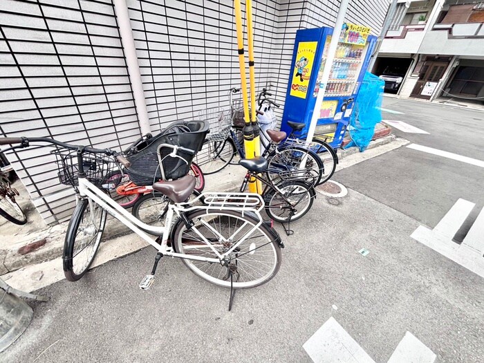 物件外観写真3　(駐輪場)