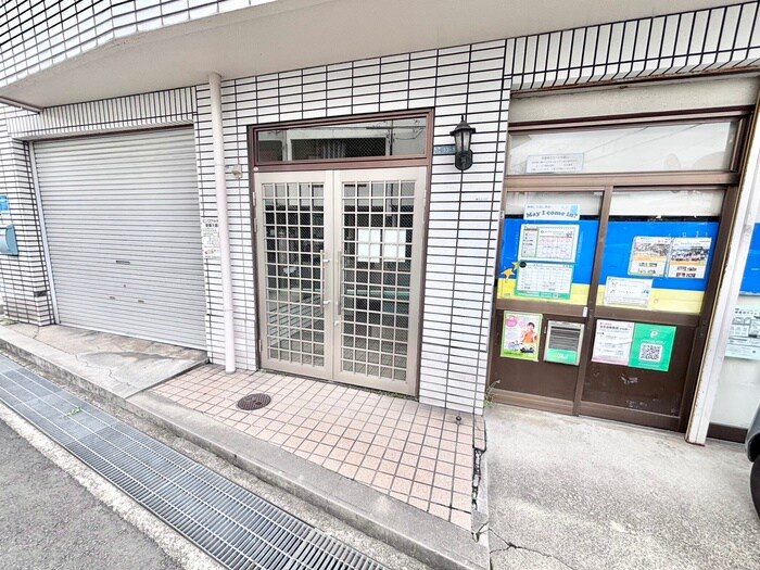 物件外観写真4　(エントランス部分)