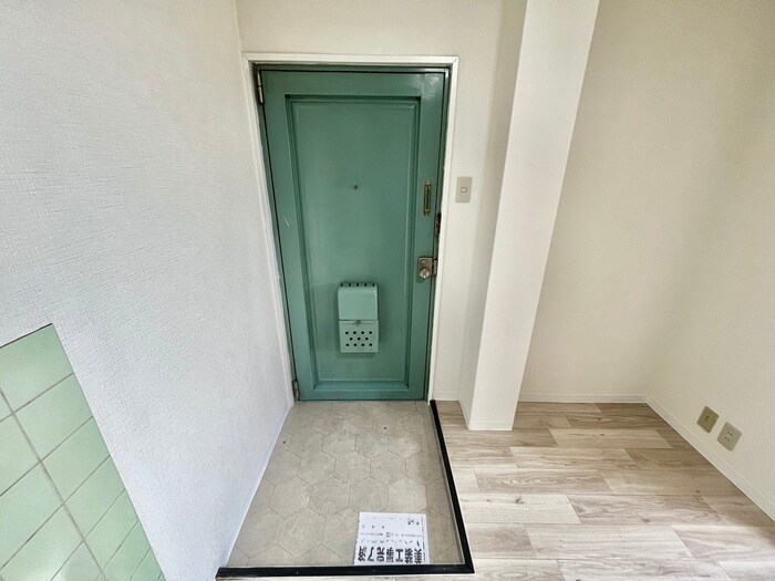 物件内観写真18　(玄関)