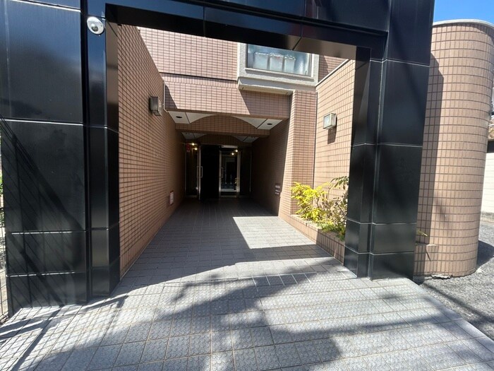 物件外観写真6　(エントランス部分)