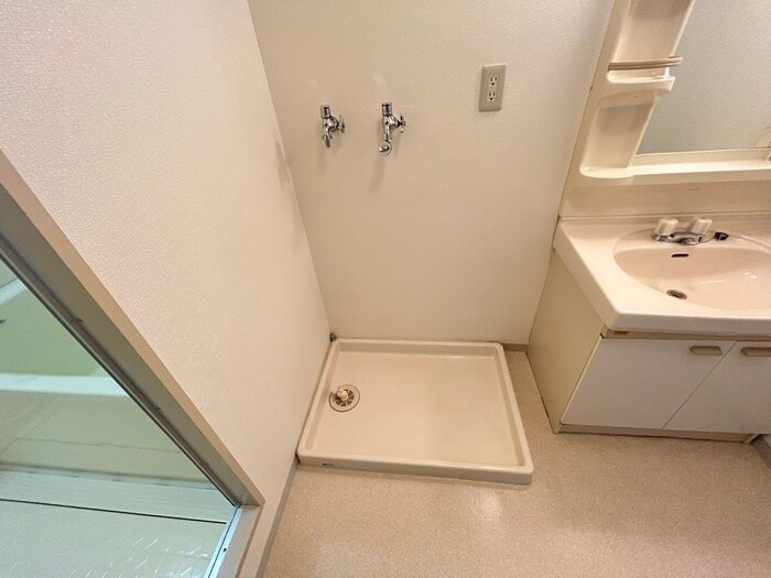 物件内観写真12　(洗濯機置場)