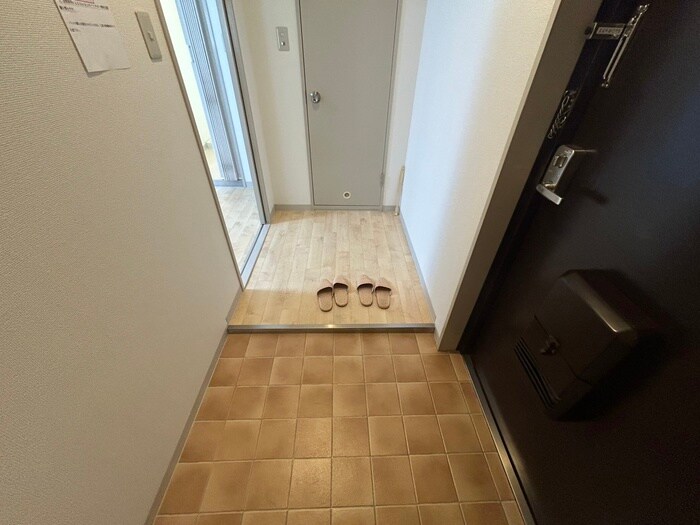 物件内観写真17　(玄関)