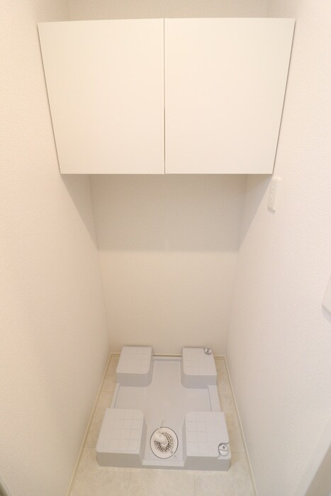 物件内観写真16　(洗濯機置場)