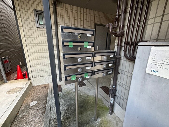 物件外観写真5　(エントランス部分)