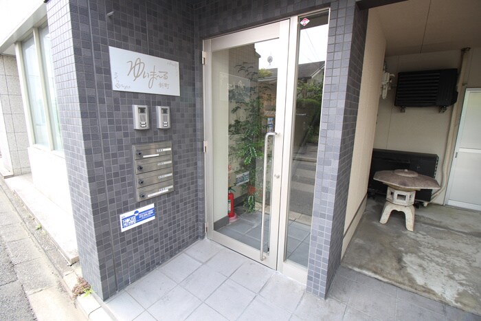 物件外観写真2　(エントランス部分)