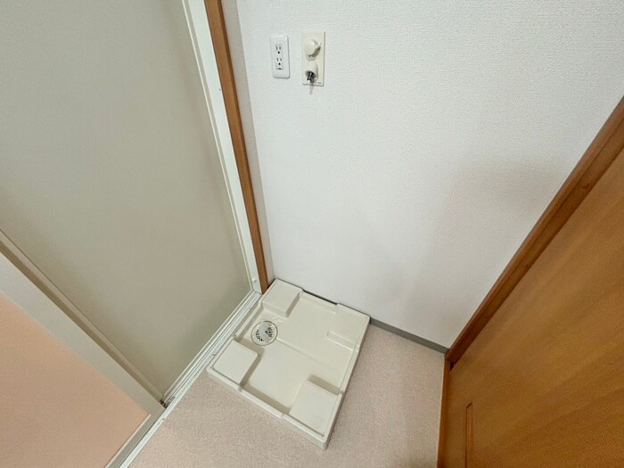 物件内観写真13　(洗濯機置場)