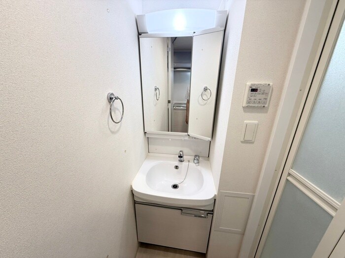 物件内観写真9　(洗面)