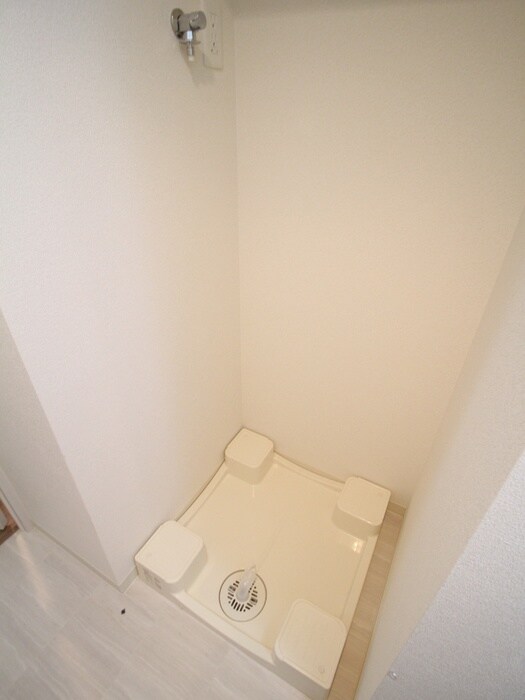 物件内観写真10　(洗濯機置場)