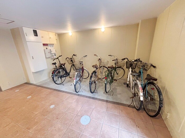 物件外観写真3　(駐輪場)