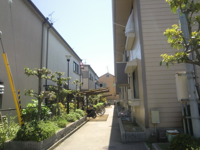 物件外観写真2　(エントランス部分)