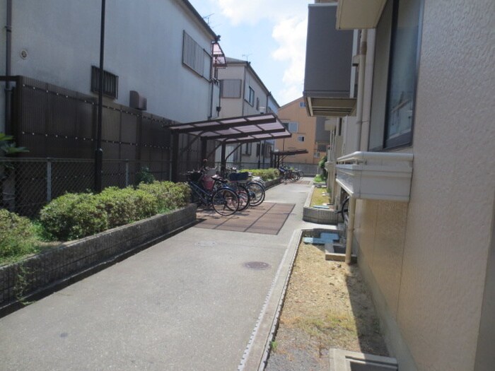 物件外観写真4　(駐輪場)