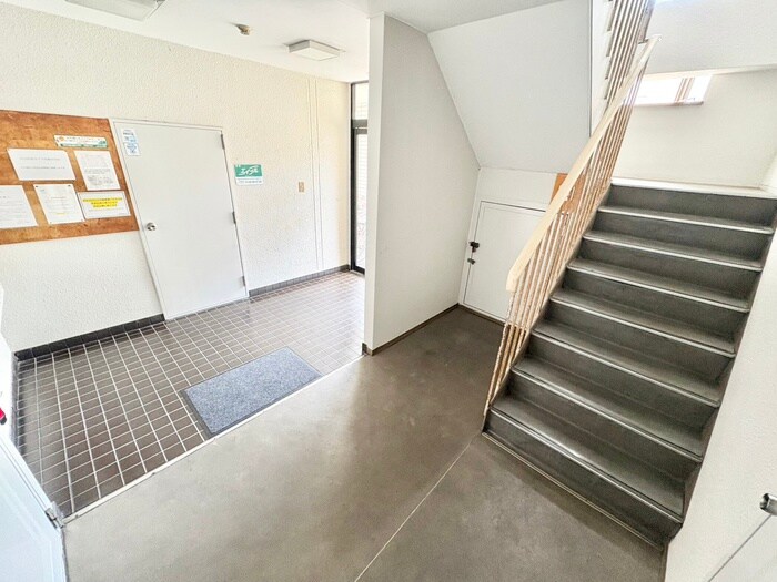 物件外観写真5　(エントランス部分)