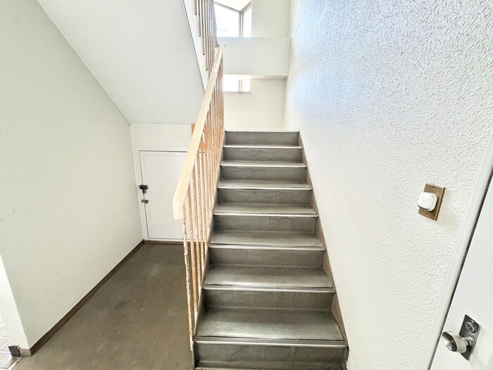 物件外観写真6　(エントランス部分)