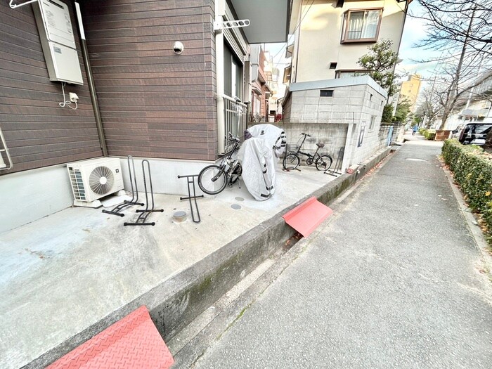 物件外観写真4　(駐輪場)