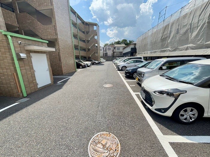 物件外観写真4　(駐車場)