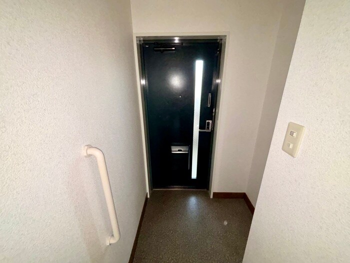 物件内観写真13　(玄関)
