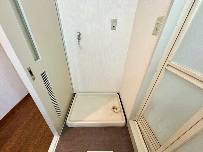 物件内観写真16　(洗濯機置場)