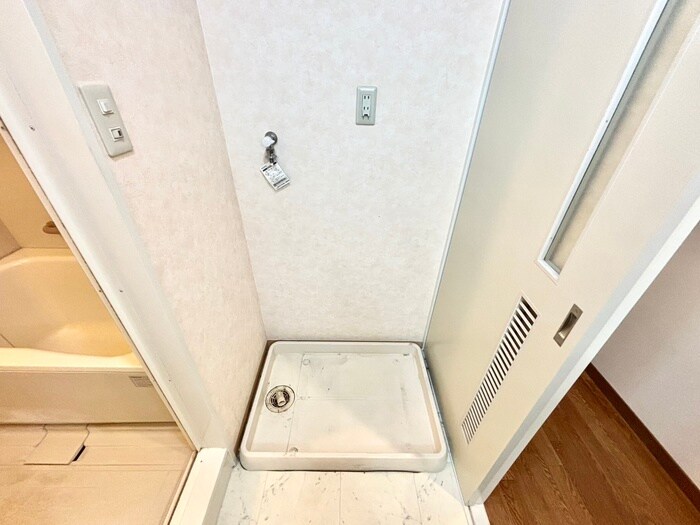 物件内観写真17　(洗濯機置場)