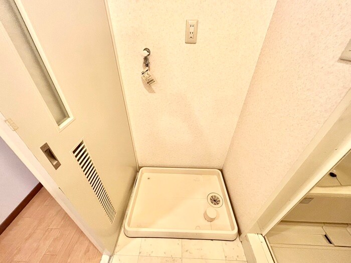 物件内観写真18　(洗濯機置場)