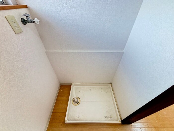 物件内観写真16　(洗濯機置場)