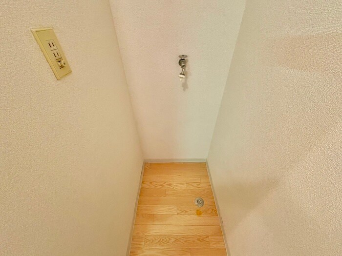 物件内観写真15　(洗濯機置場)