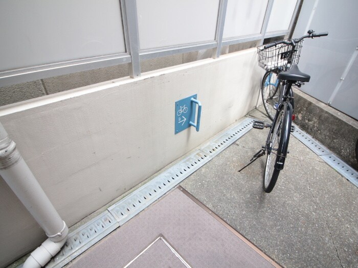 物件外観写真3　(駐輪場)
