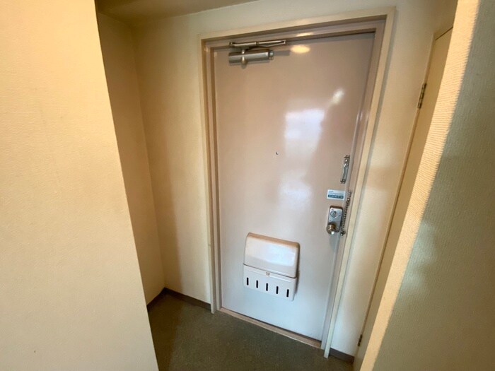 物件内観写真14　(玄関)