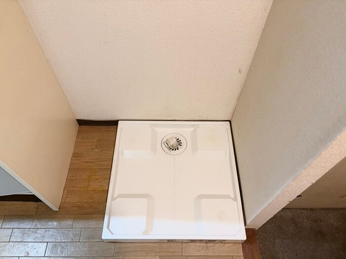 物件内観写真16　(洗濯機置場)