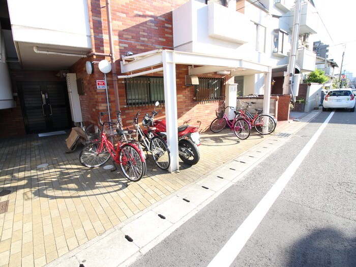 物件外観写真4　(駐輪場)