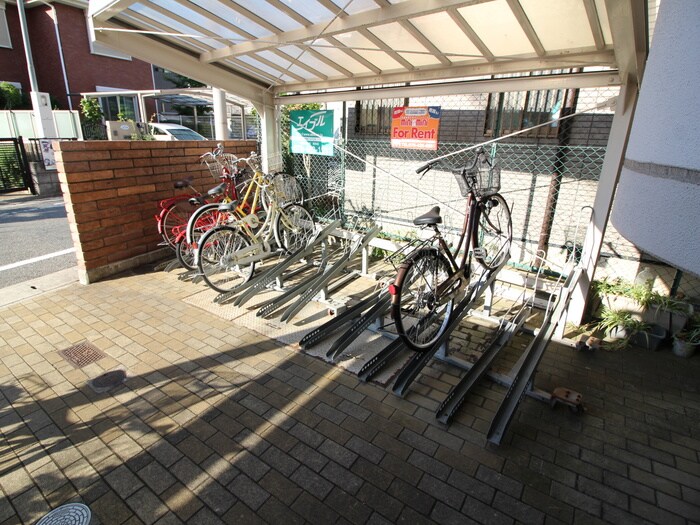 物件外観写真5　(駐輪場)