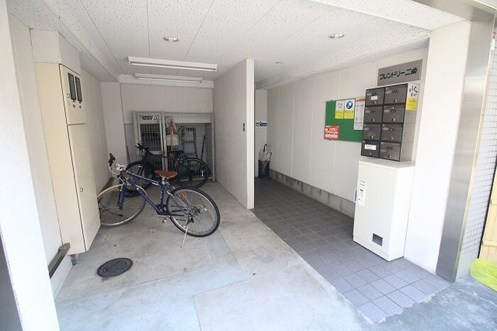 物件外観写真2　(エントランス部分)