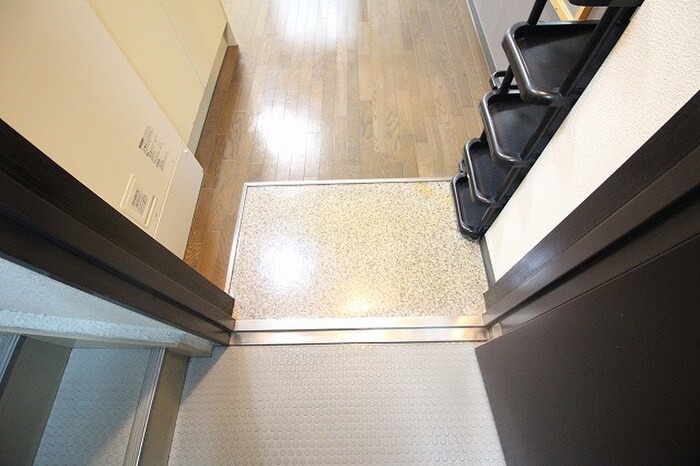 物件内観写真6　(玄関)