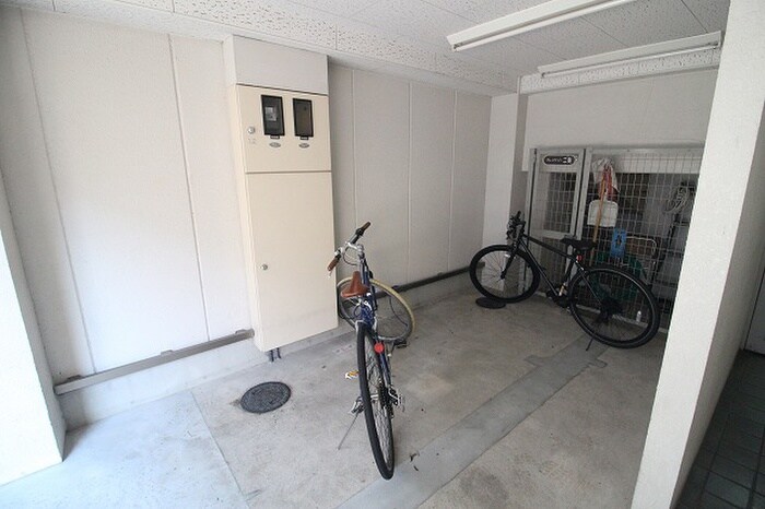 物件外観写真4　(駐輪場)