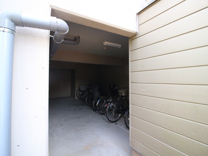 物件外観写真5　(駐輪場)
