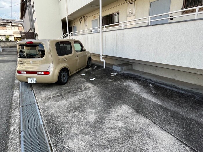 物件外観写真6　(駐車場)