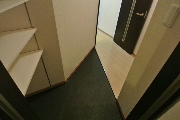 物件内観写真18　(玄関)