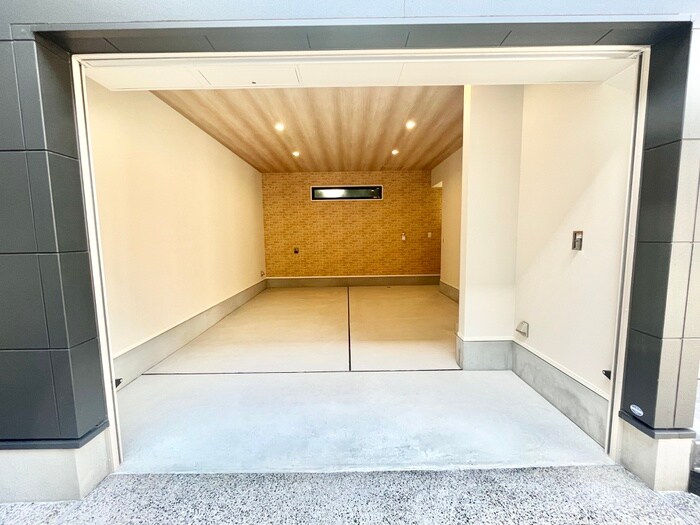 物件外観写真3　(駐車場)